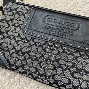COACH || Coach Wristlet Canvas Black Leather - Like New